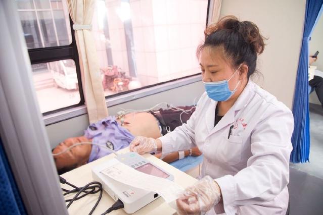 去醫(yī)院體檢已過(guò)時(shí)，移動(dòng)醫(yī)療車讓體檢更便捷