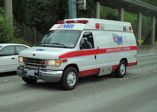 救護(hù)車生產(chǎn)廠家簡(jiǎn)析車內(nèi)的醫(yī)療配置有哪些？