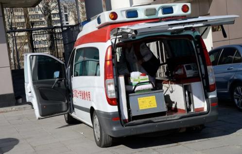 救護(hù)車生產(chǎn)廠家簡(jiǎn)析車內(nèi)的醫(yī)療配置有哪些？