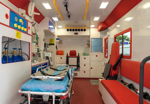 千里護(hù)送，轉(zhuǎn)運(yùn)救護(hù)車帶動(dòng)救護(hù)車廠家發(fā)展02