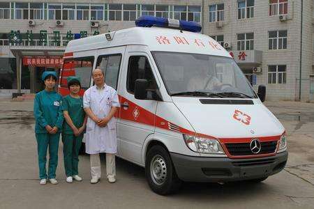 車禍期間，救護(hù)車及時(shí)出現(xiàn)能救人于危難